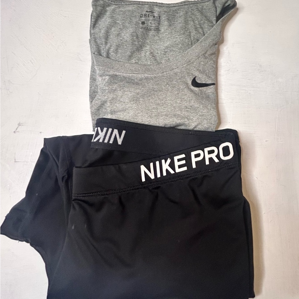 Nike Dry Fit Women's Black LeggingsXXL/ Grey Tee L